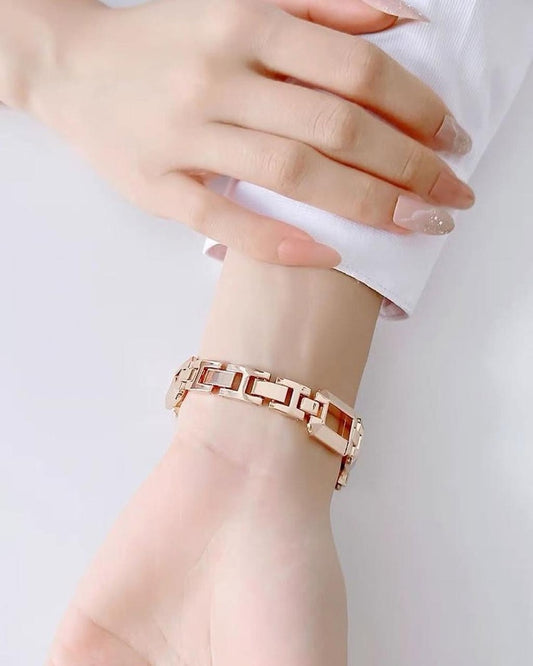  – متوافق مع Apple Watch (42مم–49مم) سوار ساعة معدني فاخر للنساء  